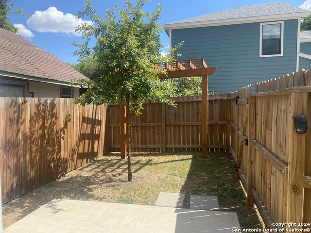 Image 21 of 21 For 1714 Burnet St #401  22