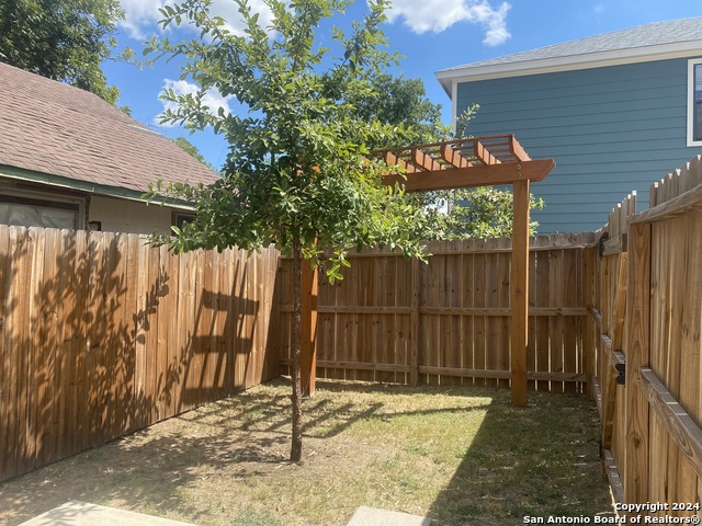 Image 4 of 21 For 1714 Burnet St #401  22