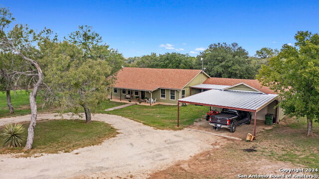 Details for 690 Lupon Rd N, St Hedwig, TX 78152