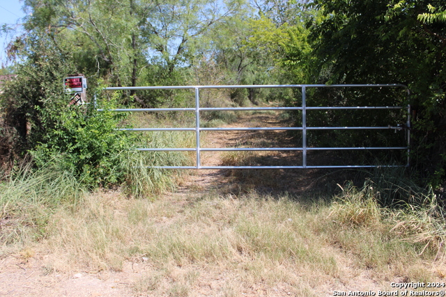 Details for 1143 County Road, Pearsall, TX 78061