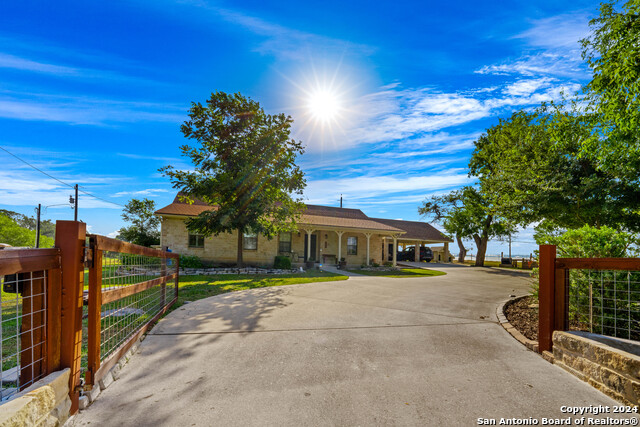 Details for 735 Hot Shot Ln, McQueeney, TX 78123