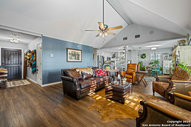 Listing photo id 9 for 735 Hot Shot Ln