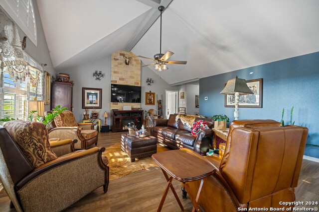 Listing photo id 6 for 735 Hot Shot Ln