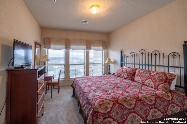 Listing photo id 10 for 20 Tapatio Dr E  202