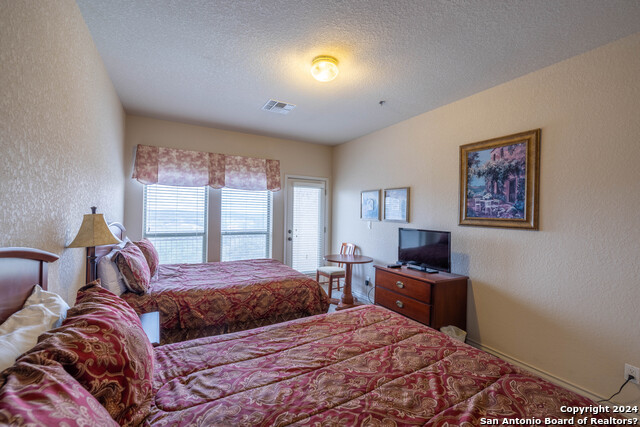 Listing photo id 13 for 20 Tapatio Dr E  202