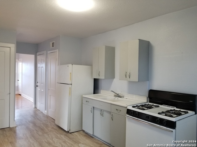 Listing photo id 3 for 218 Claremont Ave  3