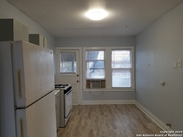 Listing photo id 4 for 218 Claremont Ave  3