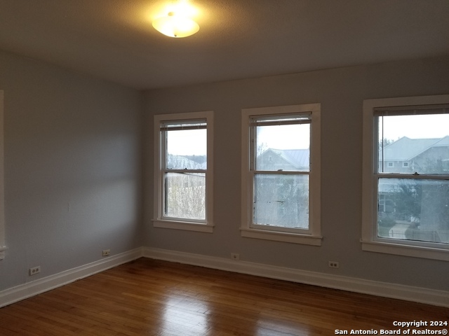 Listing photo id 5 for 218 Claremont Ave  3