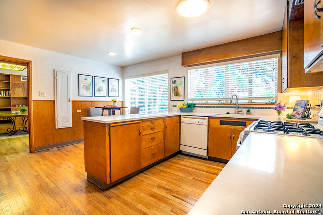 Image 12 of 30 For 2326 Gramercy Pl W