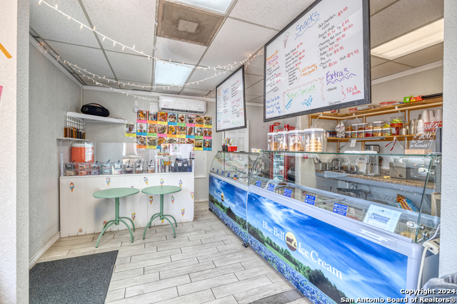 Listing photo id 5 for 111 Getty S