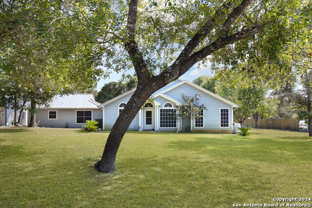 Details for 104 Scenic Oak, Floresville, TX 78114