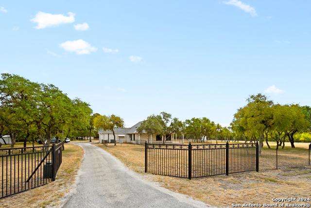 Image 4 of 30 For 13445 Sleepy Oaks Ln