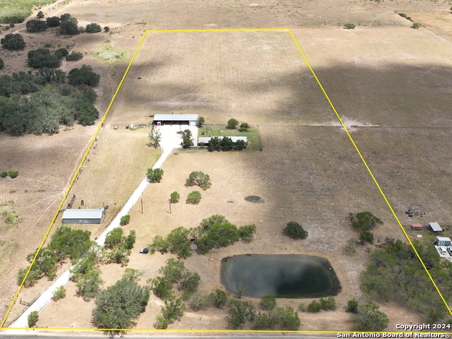 Details for 725 County Road 777, Devine, TX 78016