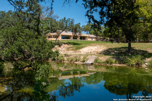 Image 2 of 28 For 320 Upper Cibolo Creek