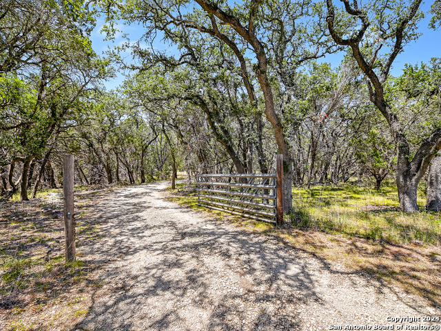 Details for 810 Sandy Point, Wimberley, TX 78676