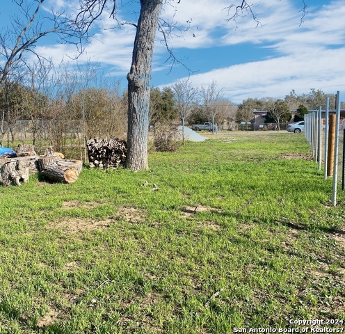 Details for 909 Goliad Rd, Floresville, TX 78114