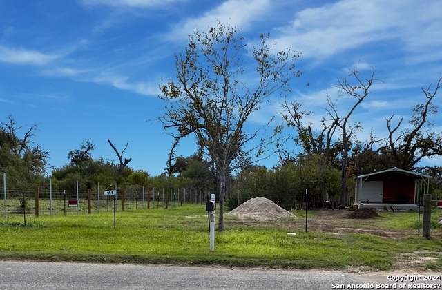 Image 4 of 11 For 909 Goliad Rd