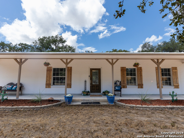 Details for 141 County Road 762, Devine, TX 78016