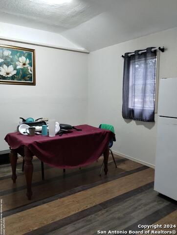 Listing photo id 9 for 475 Skyline Dr