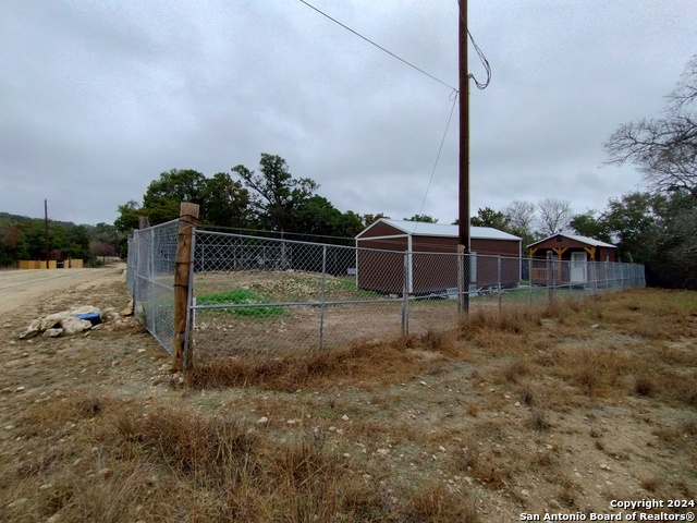 Listing photo id 4 for 475 Skyline Dr