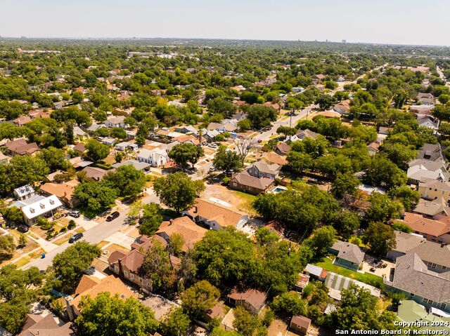 Image 11 of 19 For 2028 Huisache Ave W