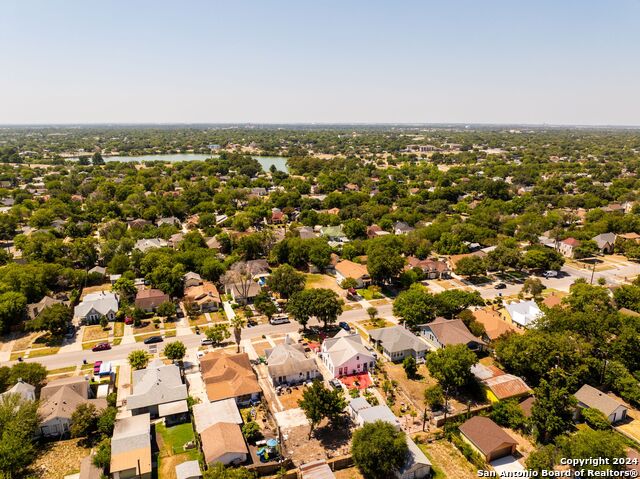 Image 12 of 19 For 2028 Huisache Ave W
