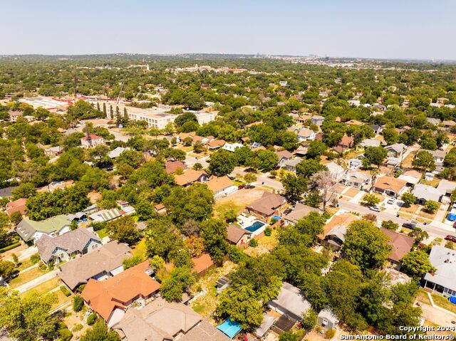 Image 13 of 19 For 2028 Huisache Ave W