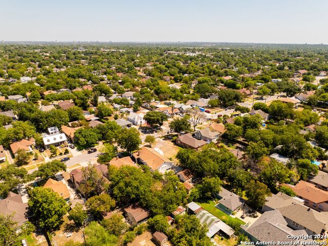 Image 15 of 19 For 2028 Huisache Ave W