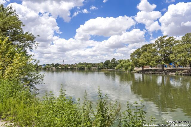 Image 18 of 19 For 2028 Huisache Ave W