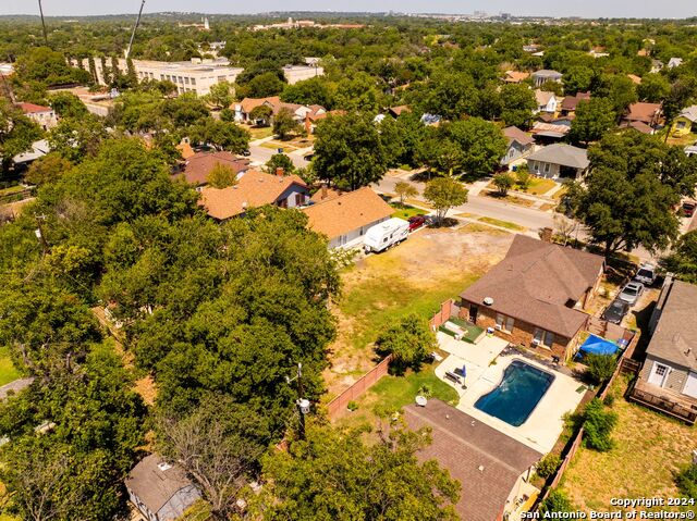 Image 7 of 19 For 2028 Huisache Ave W