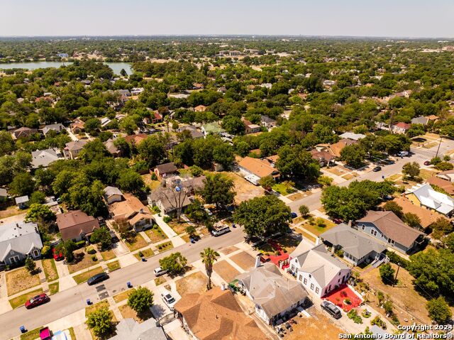 Image 8 of 19 For 2028 Huisache Ave W