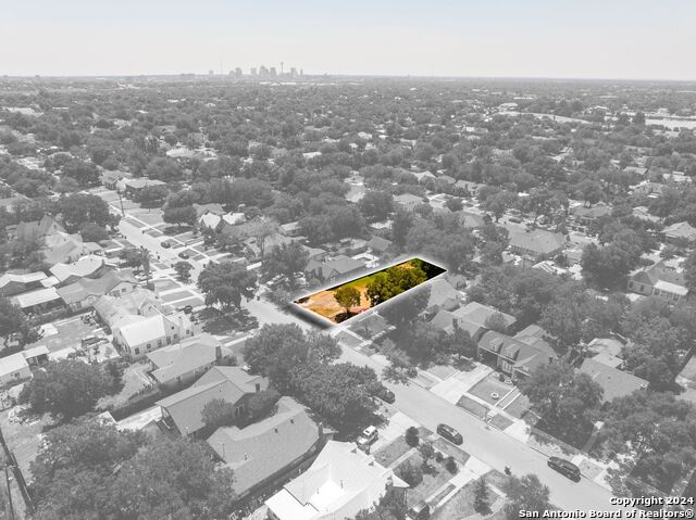 Image 9 of 19 For 2028 Huisache Ave W