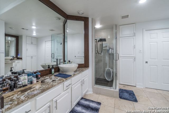 Listing photo id 17 for 7701 Wurzbach Road  2302