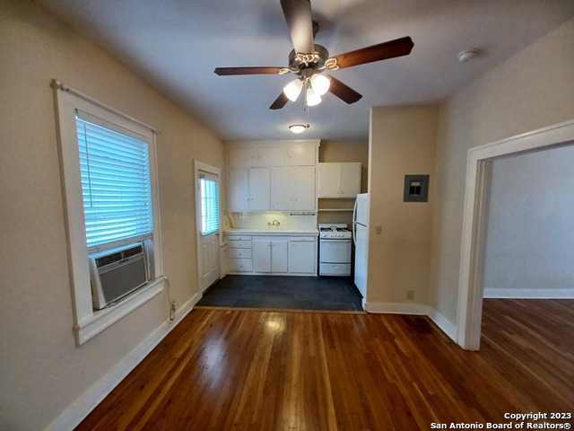 Image 12 of 22 For 133 Magnolia Ave W 8