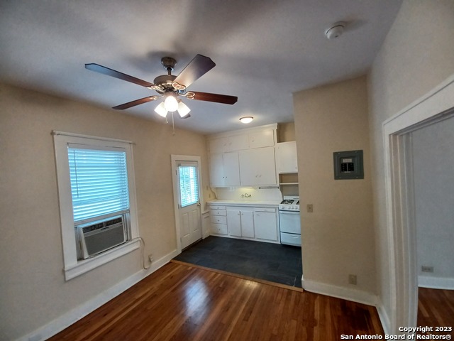 Image 13 of 22 For 133 Magnolia Ave W 8