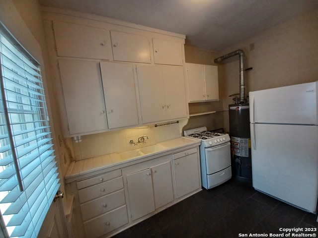Image 17 of 22 For 133 Magnolia Ave W 8