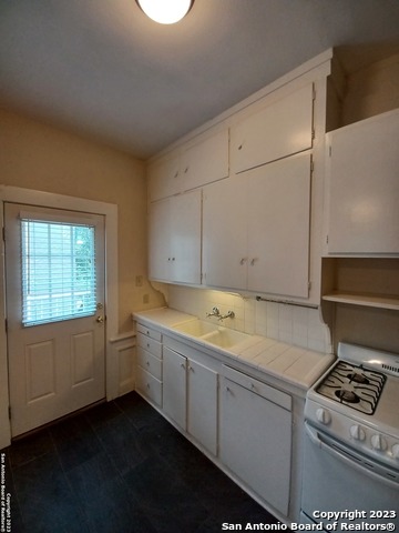 Image 19 of 22 For 133 Magnolia Ave W 8