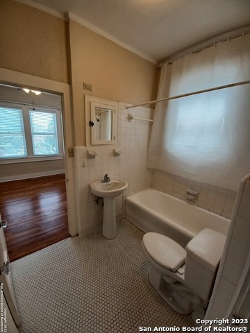 Image 7 of 22 For 133 Magnolia Ave W 8
