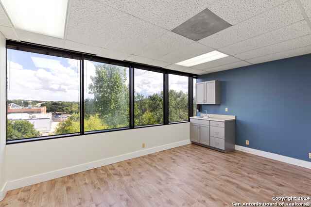 Listing photo id 10 for 2040 Babcock Rd 406