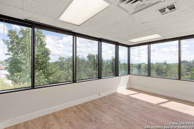 Listing photo id 11 for 2040 Babcock Rd 406