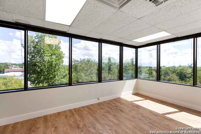 Listing photo id 13 for 2040 Babcock Rd 406