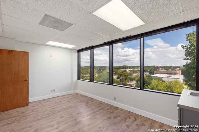 Listing photo id 18 for 2040 Babcock Rd 406