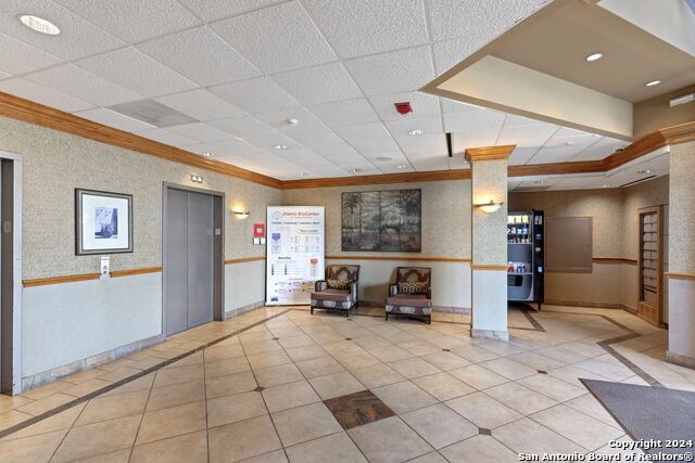 Listing photo id 3 for 2040 Babcock Rd 406