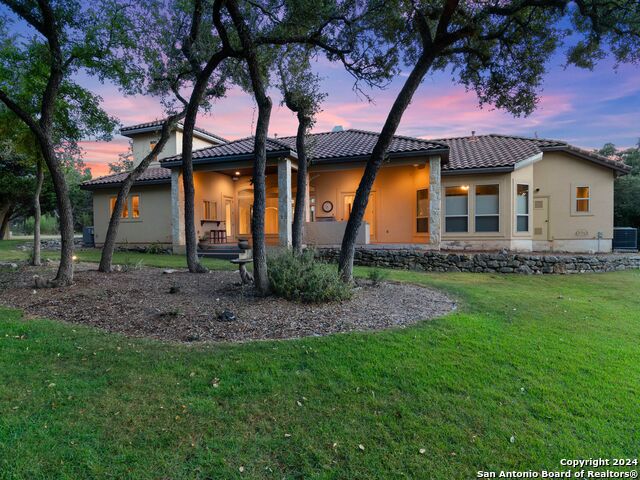 Listing photo id 2 for 9006 Highlands Cv