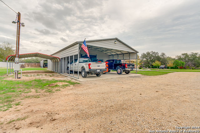 Image 7 of 48 For 13758 Us Highway 181 S