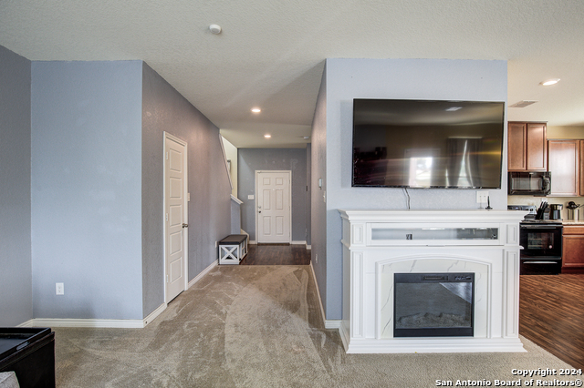 Image 10 of 41 For 218 Pleasanton Cir