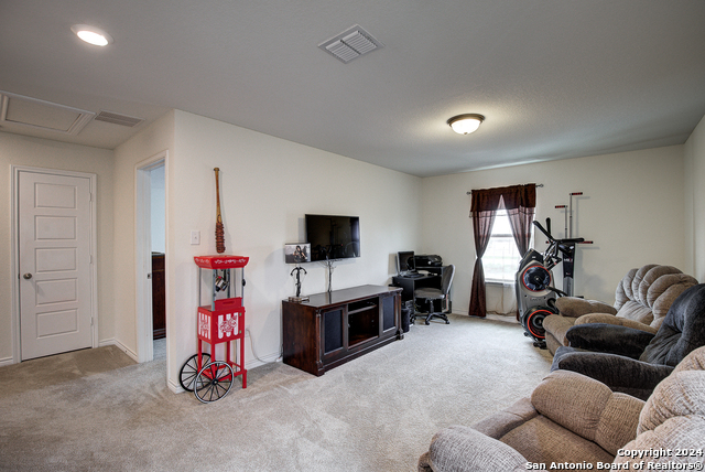 Image 23 of 41 For 218 Pleasanton Cir