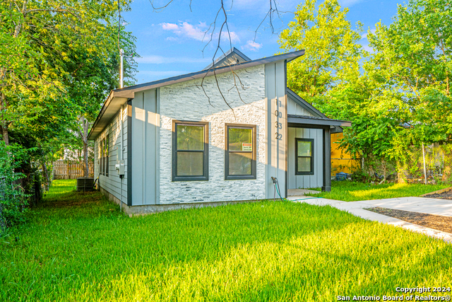 Listing photo id 2 for 1032 Gulf  