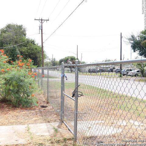 Image 11 of 20 For 243 Villaret Blvd W