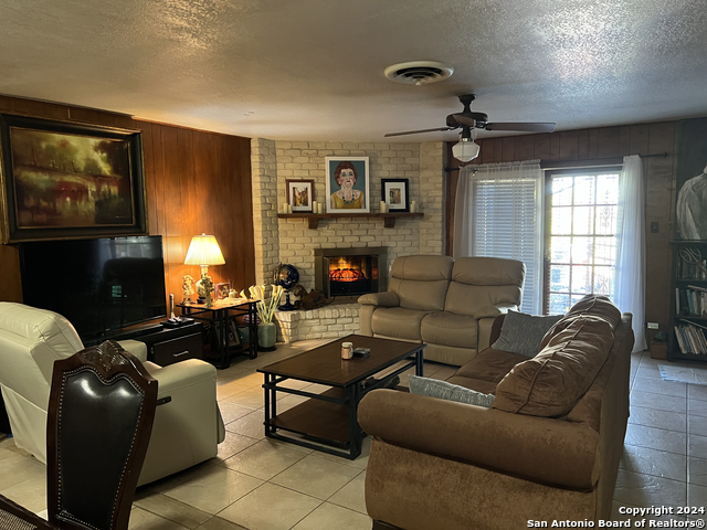 Listing photo id 1 for 3802 Quiver Dr